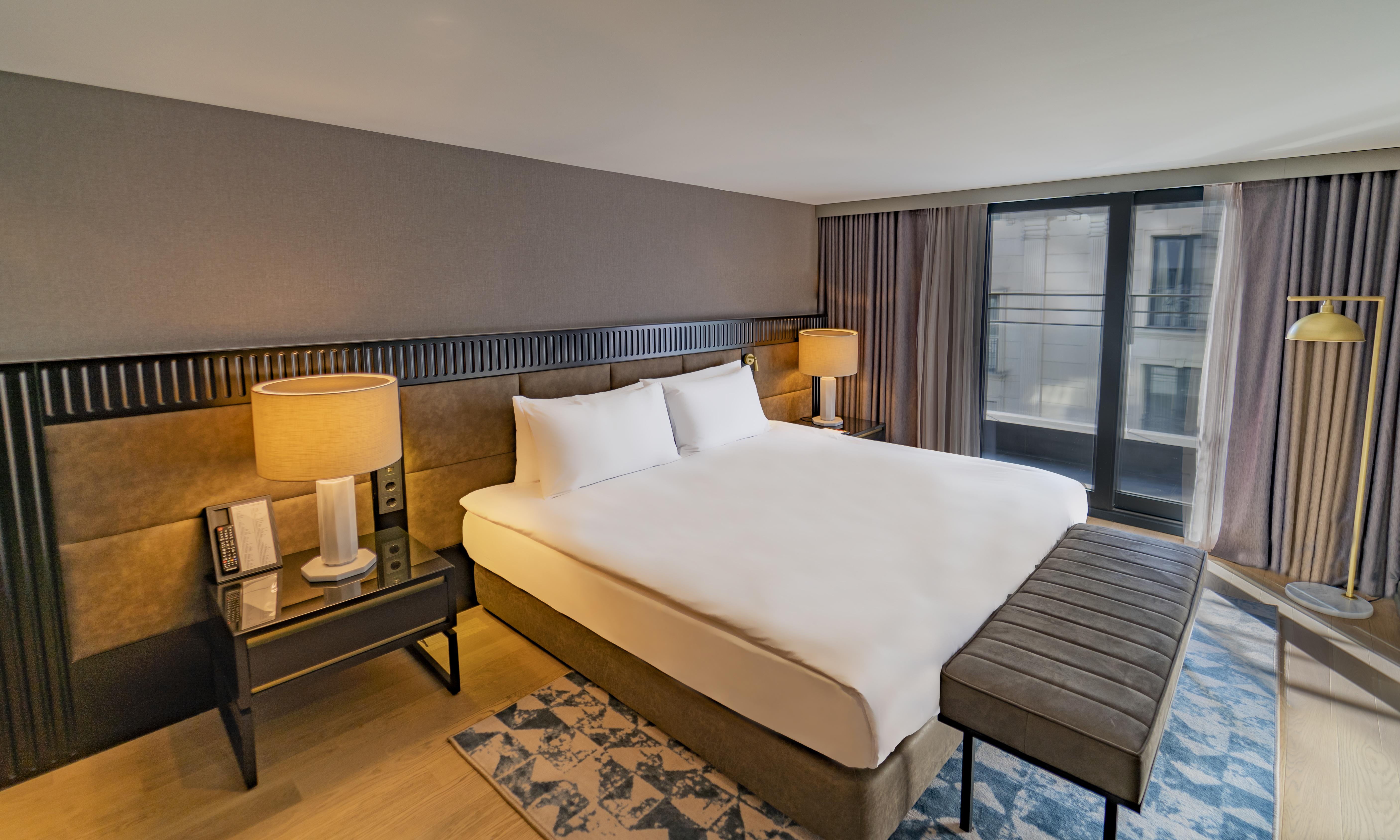 Sofitel Istanbul Taksim Hotel Bagian luar foto A bedroom at the hotel