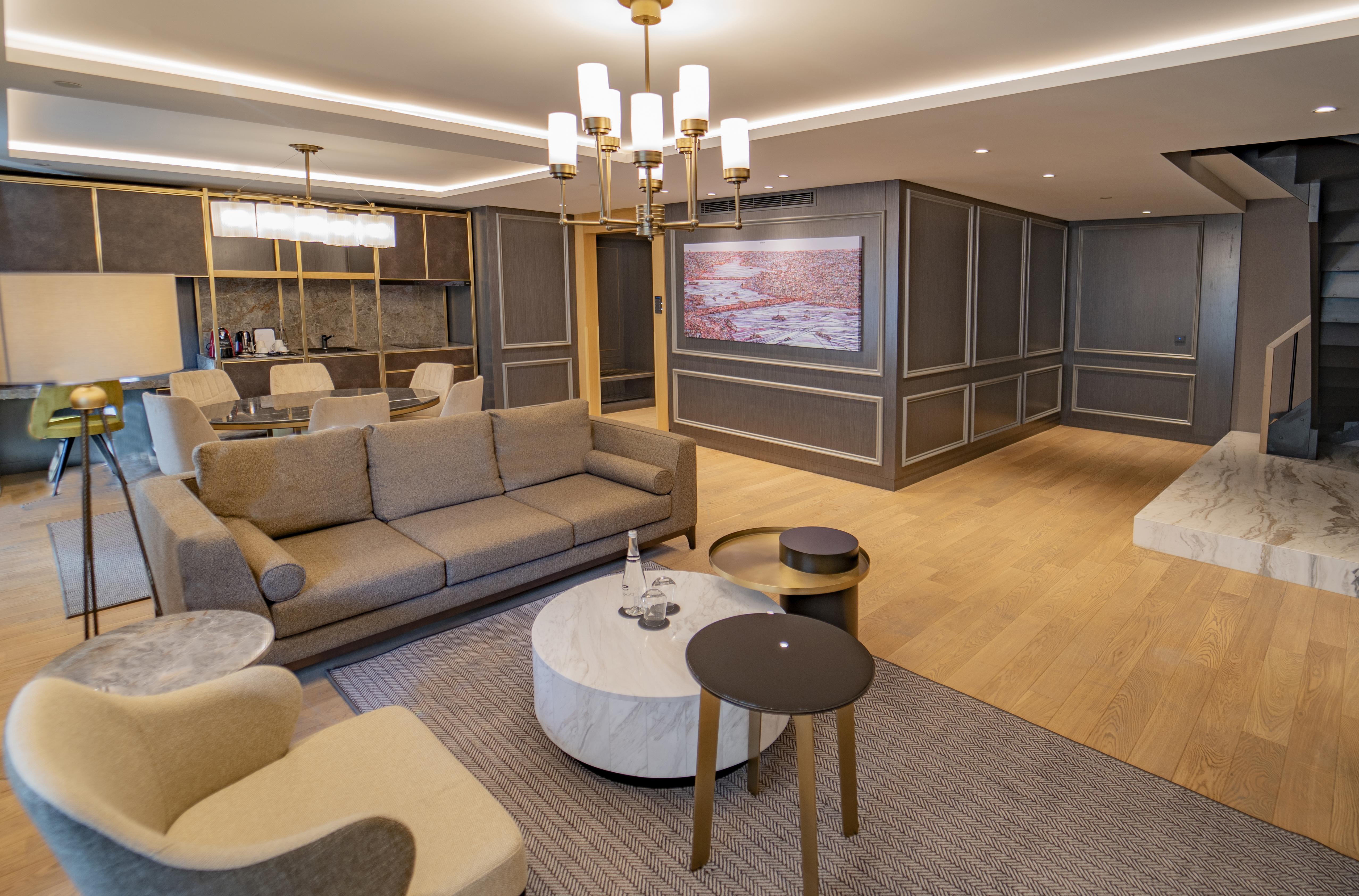 Sofitel Istanbul Taksim Hotel Bagian luar foto The interior of the 1000-square-metre (1,100-square-yard) presidential suite