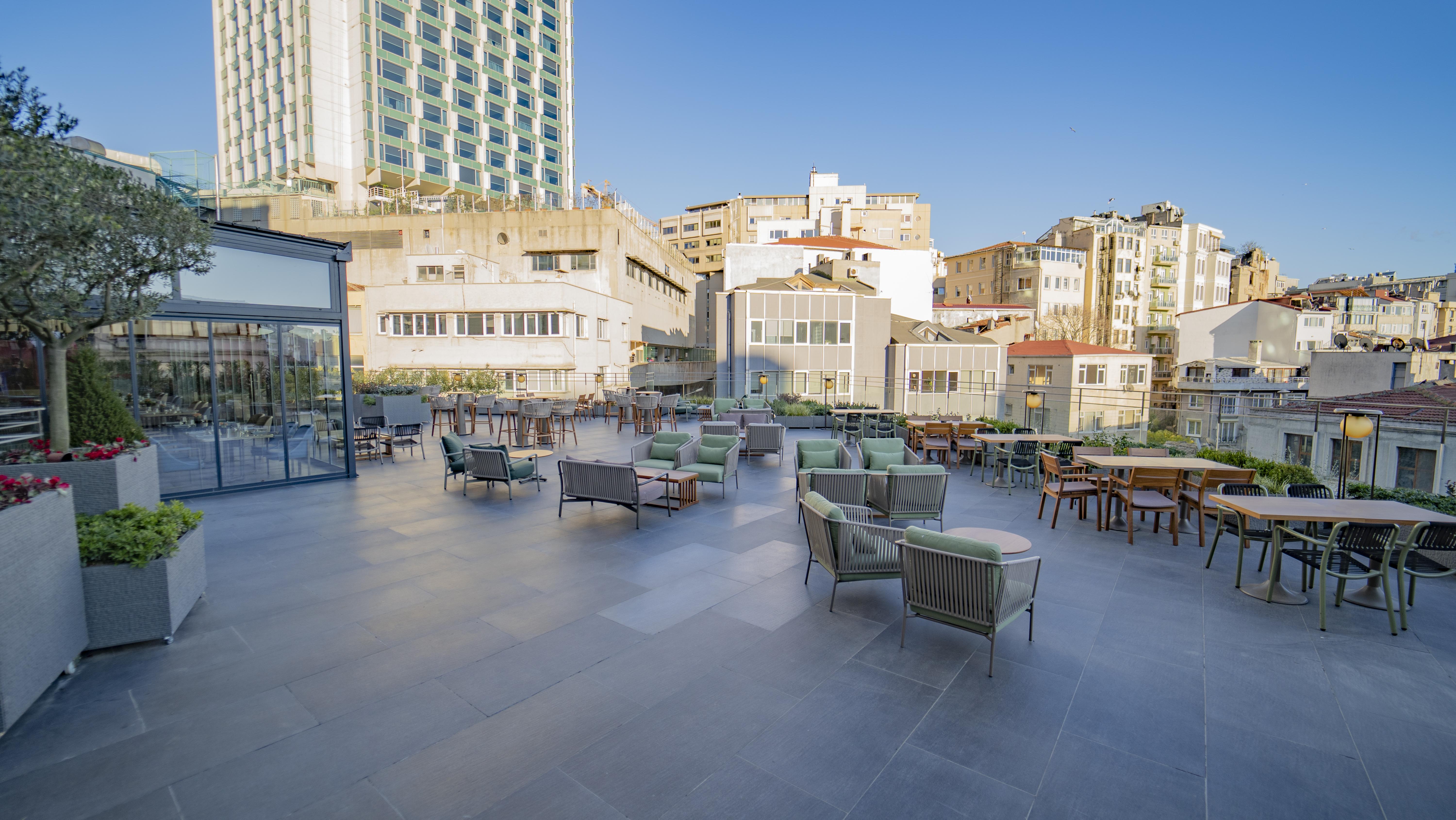 Sofitel Istanbul Taksim Hotel Bagian luar foto The rooftop terrace