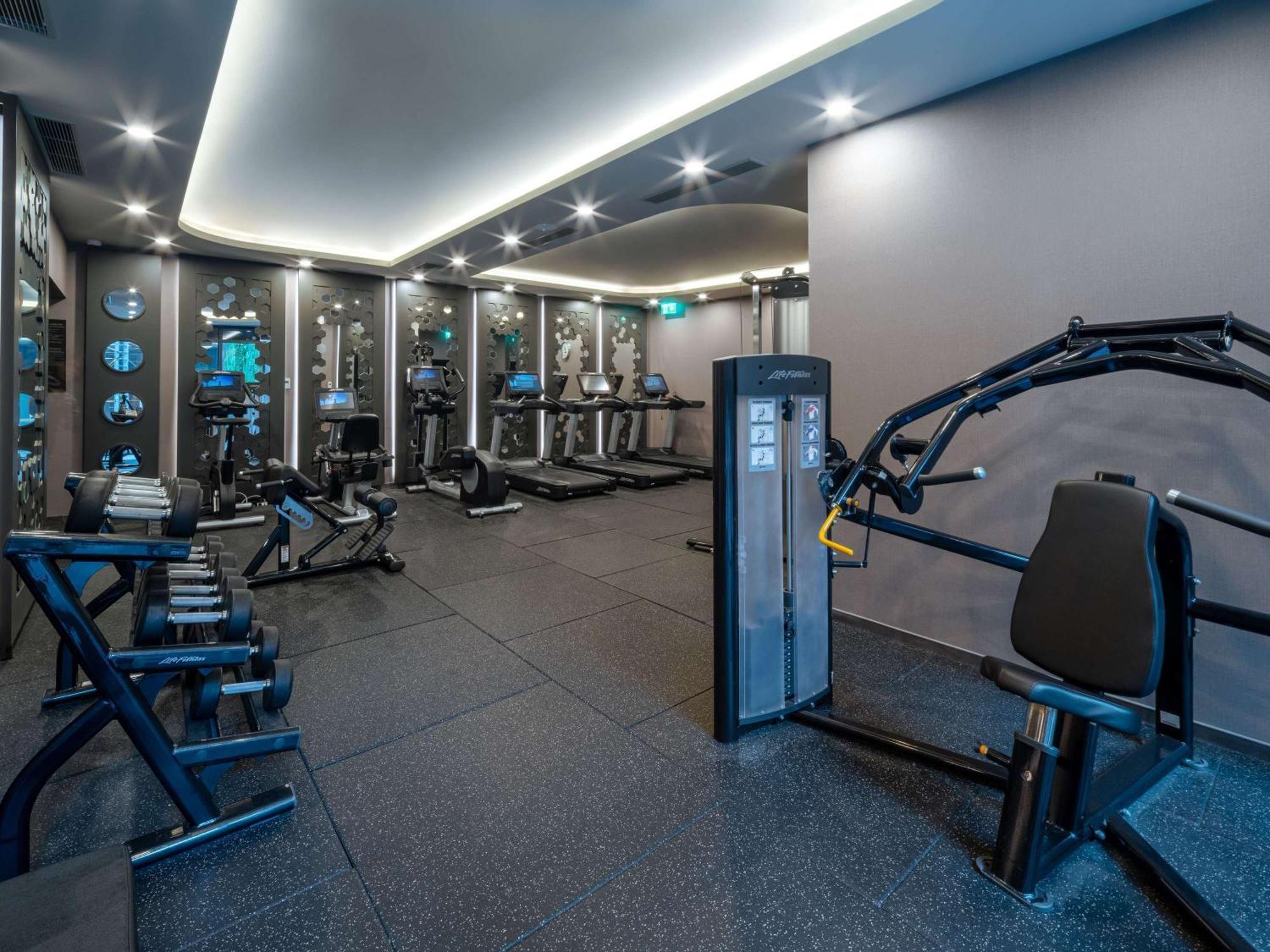 Sofitel Istanbul Taksim Hotel Bagian luar foto The gym at the 100 Queen's Gate