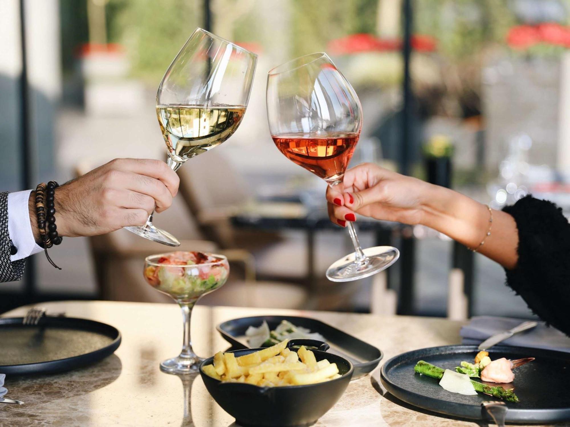 Sofitel Istanbul Taksim Hotel Bagian luar foto Wine tasting