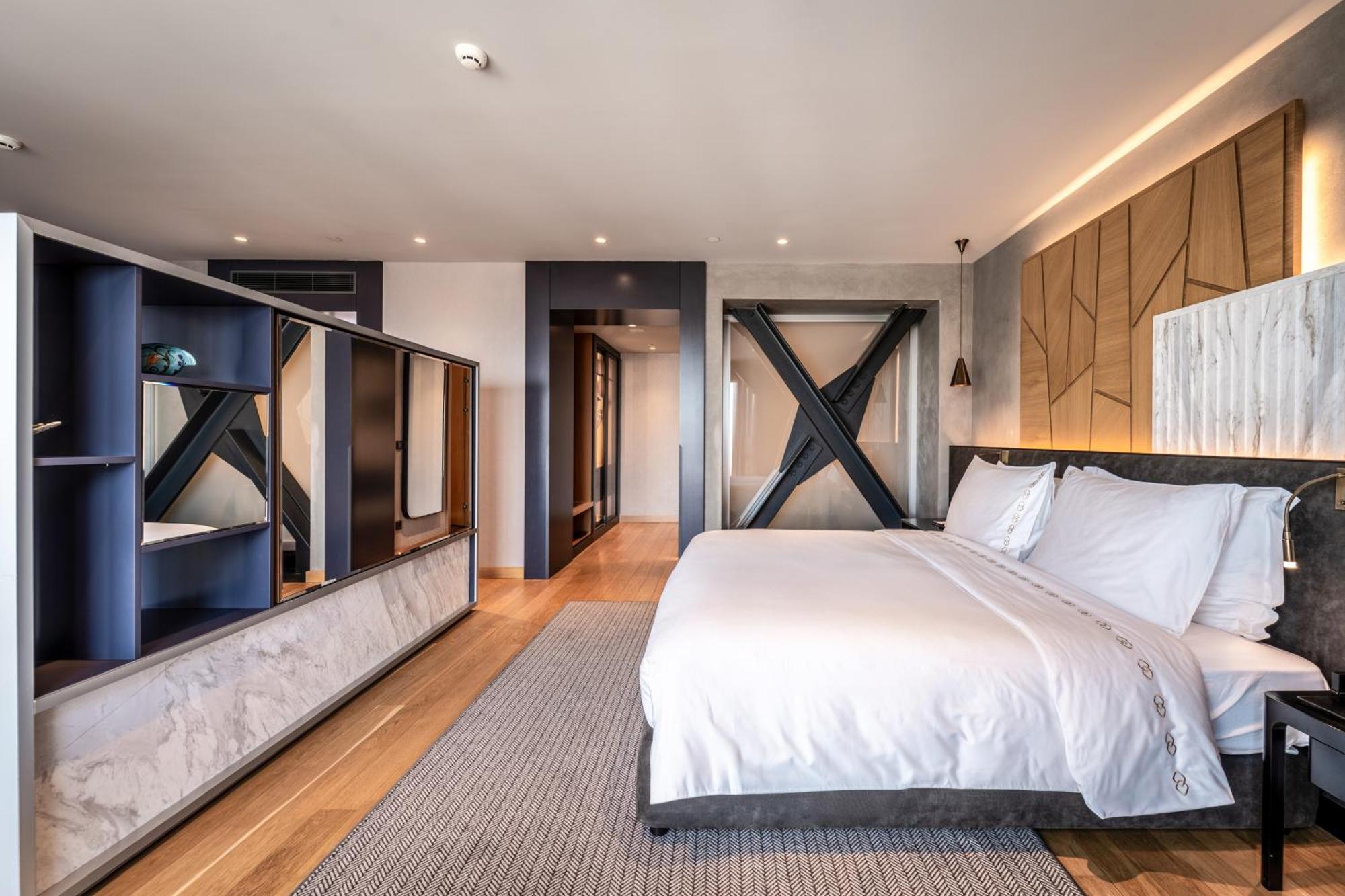 Sofitel Istanbul Taksim Hotel Bagian luar foto A bedroom at the hotel