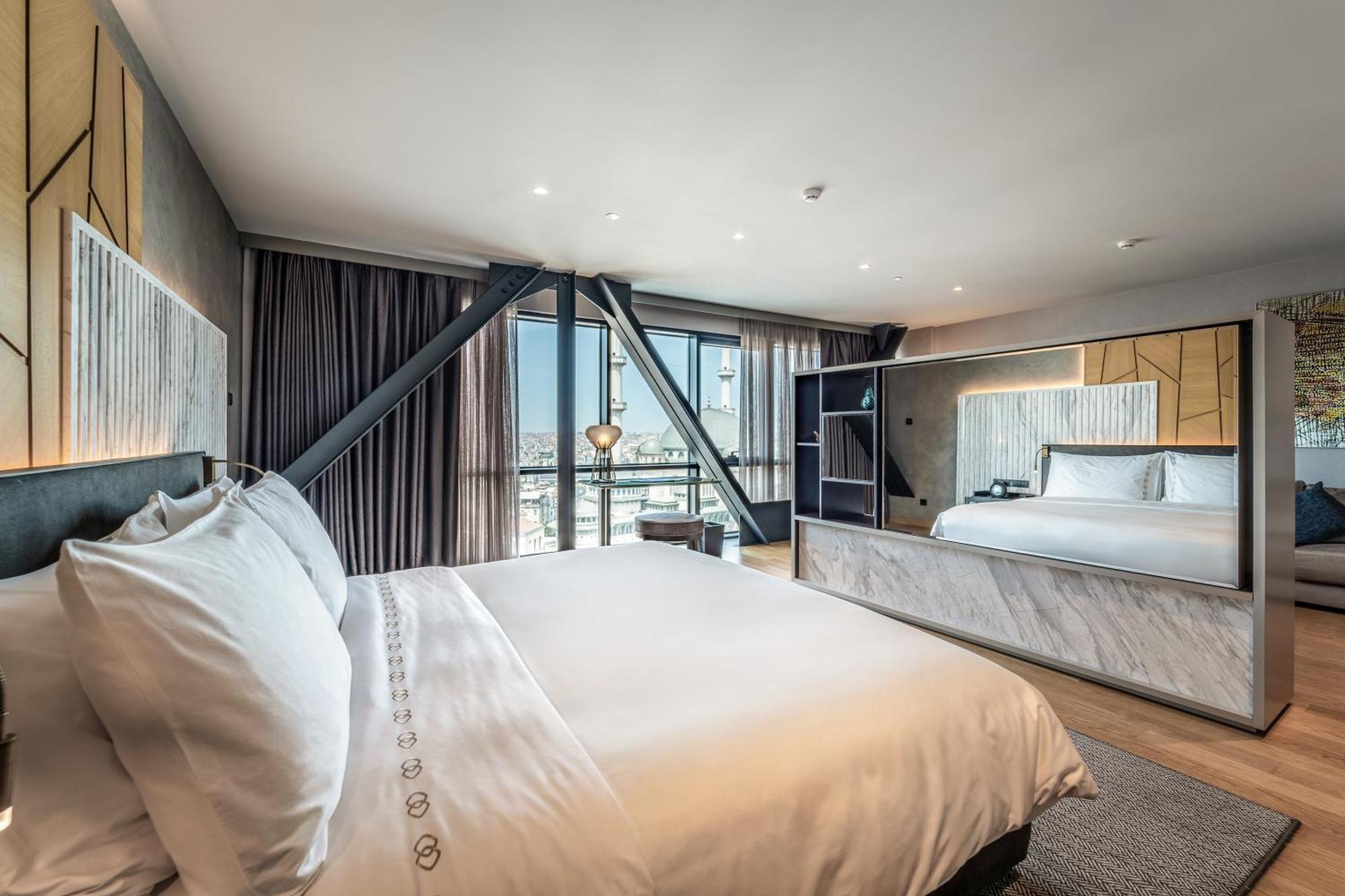 Sofitel Istanbul Taksim Hotel Bagian luar foto A bedroom at the hotel